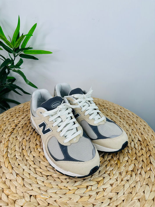 2002 R Trainers - Size 40.5