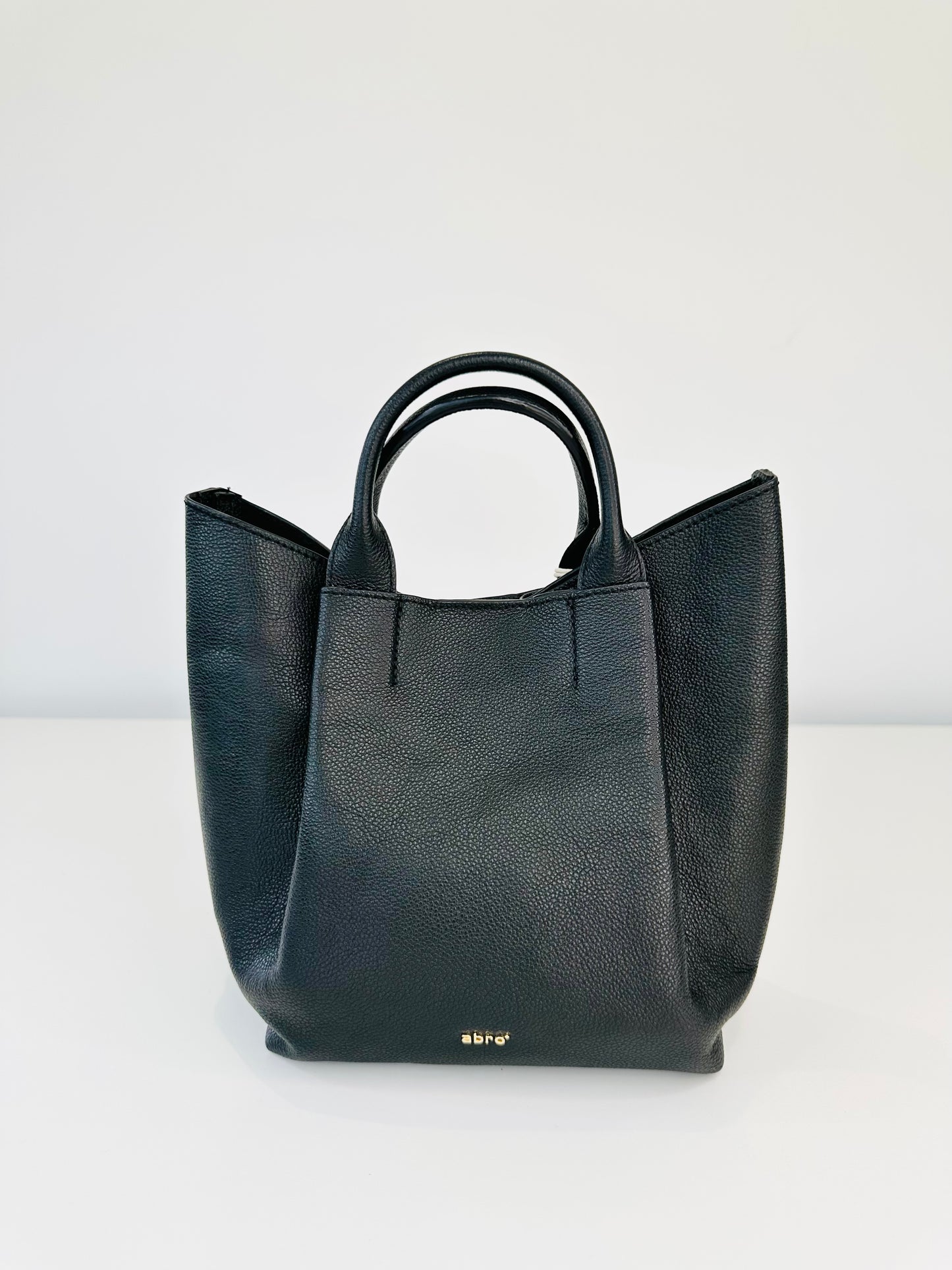 Essentieal Erson Leather Bag