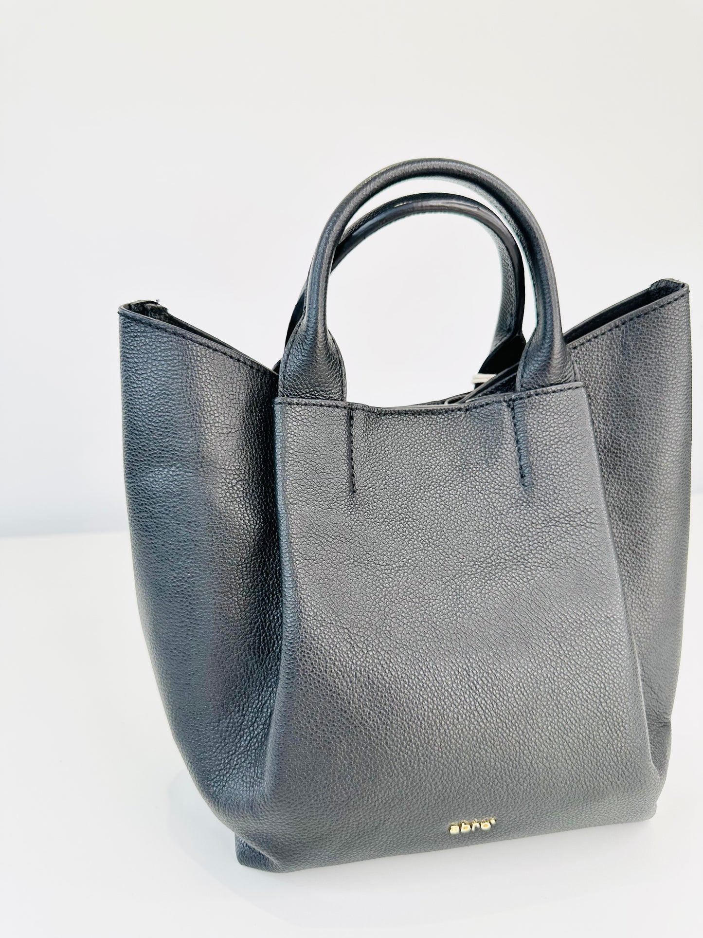 Essentieal Erson Leather Bag