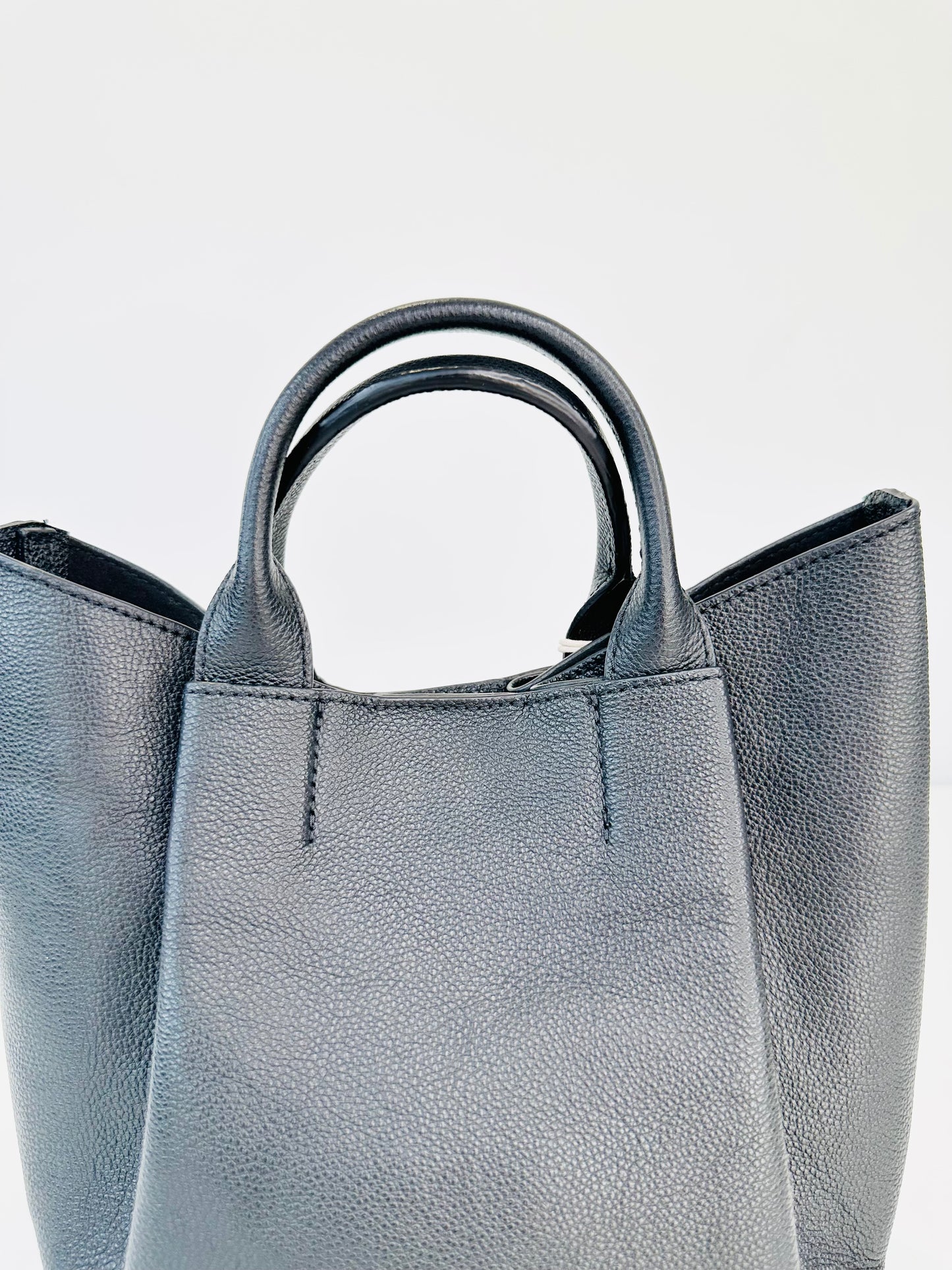 Essentieal Erson Leather Bag