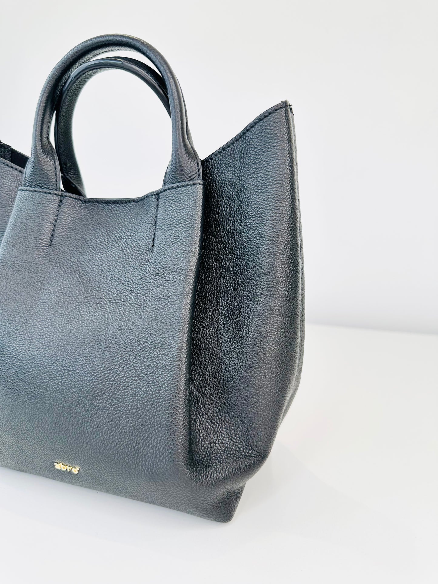 Essentieal Erson Leather Bag