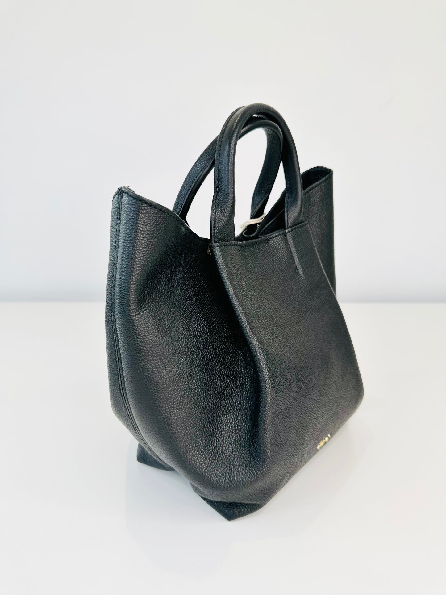 Essentieal Erson Leather Bag