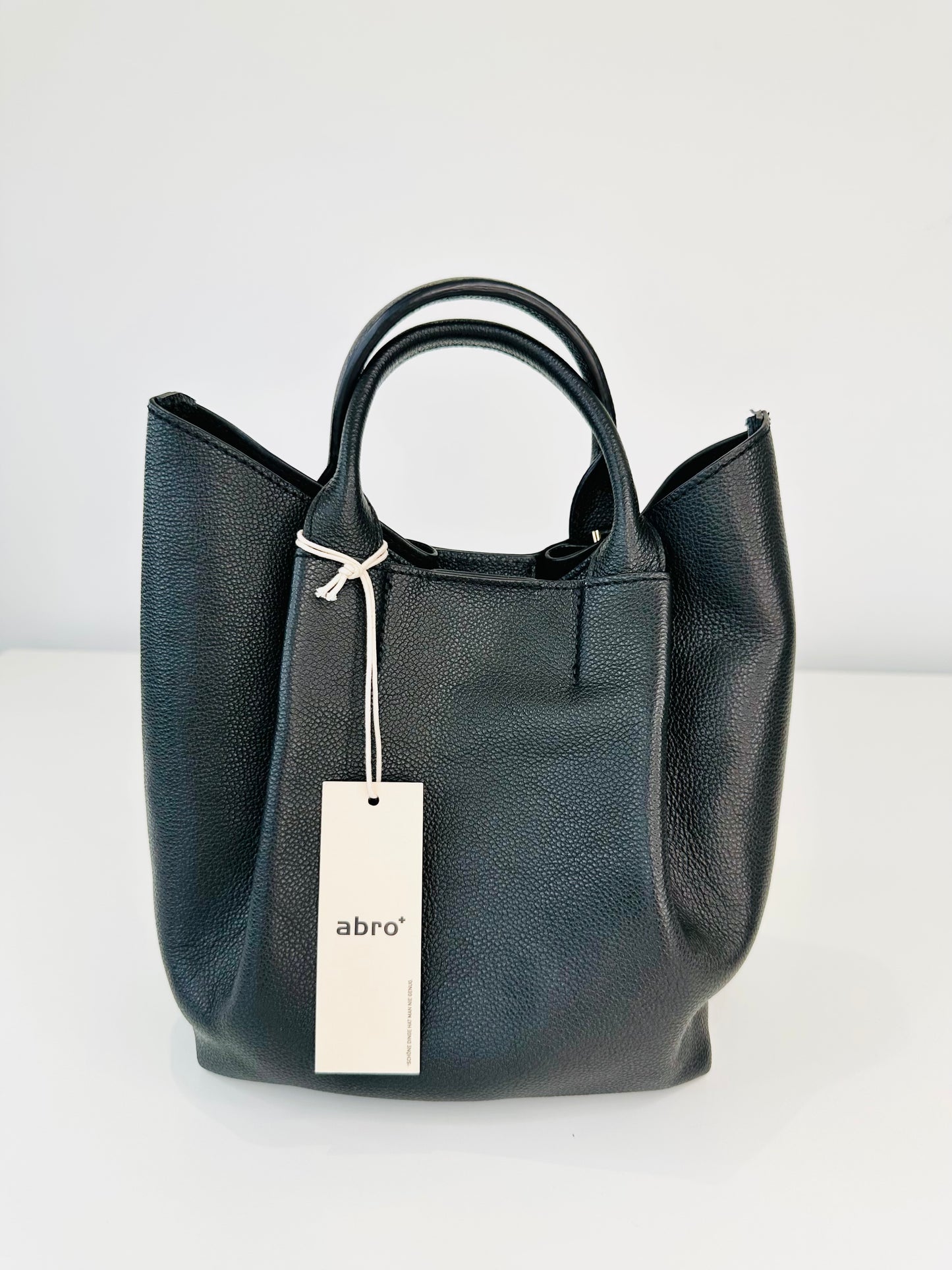 Essentieal Erson Leather Bag