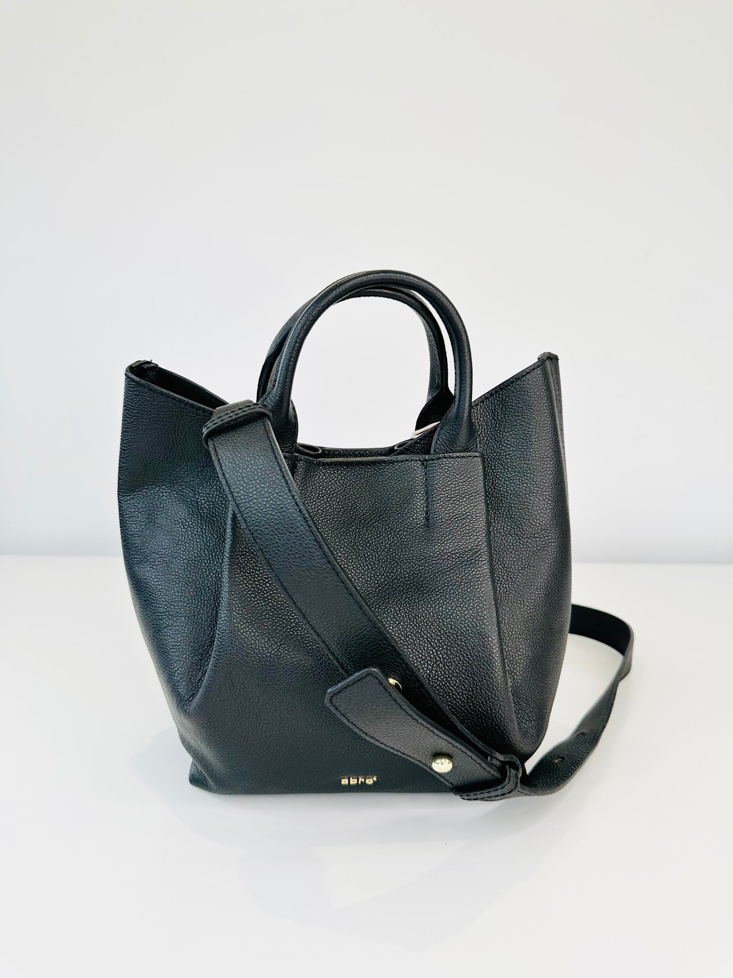 Essentieal Erson Leather Bag