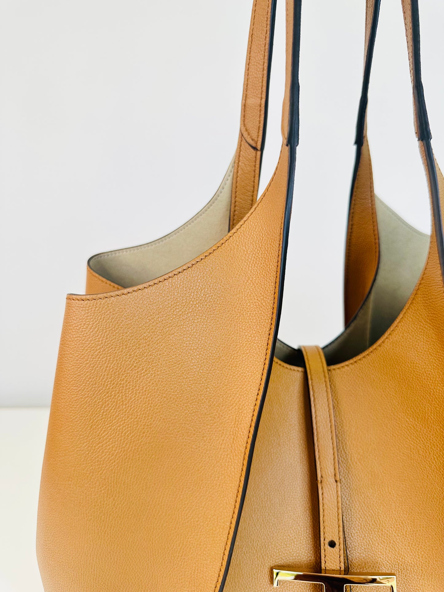 T Timeless Leather Shopping Bag