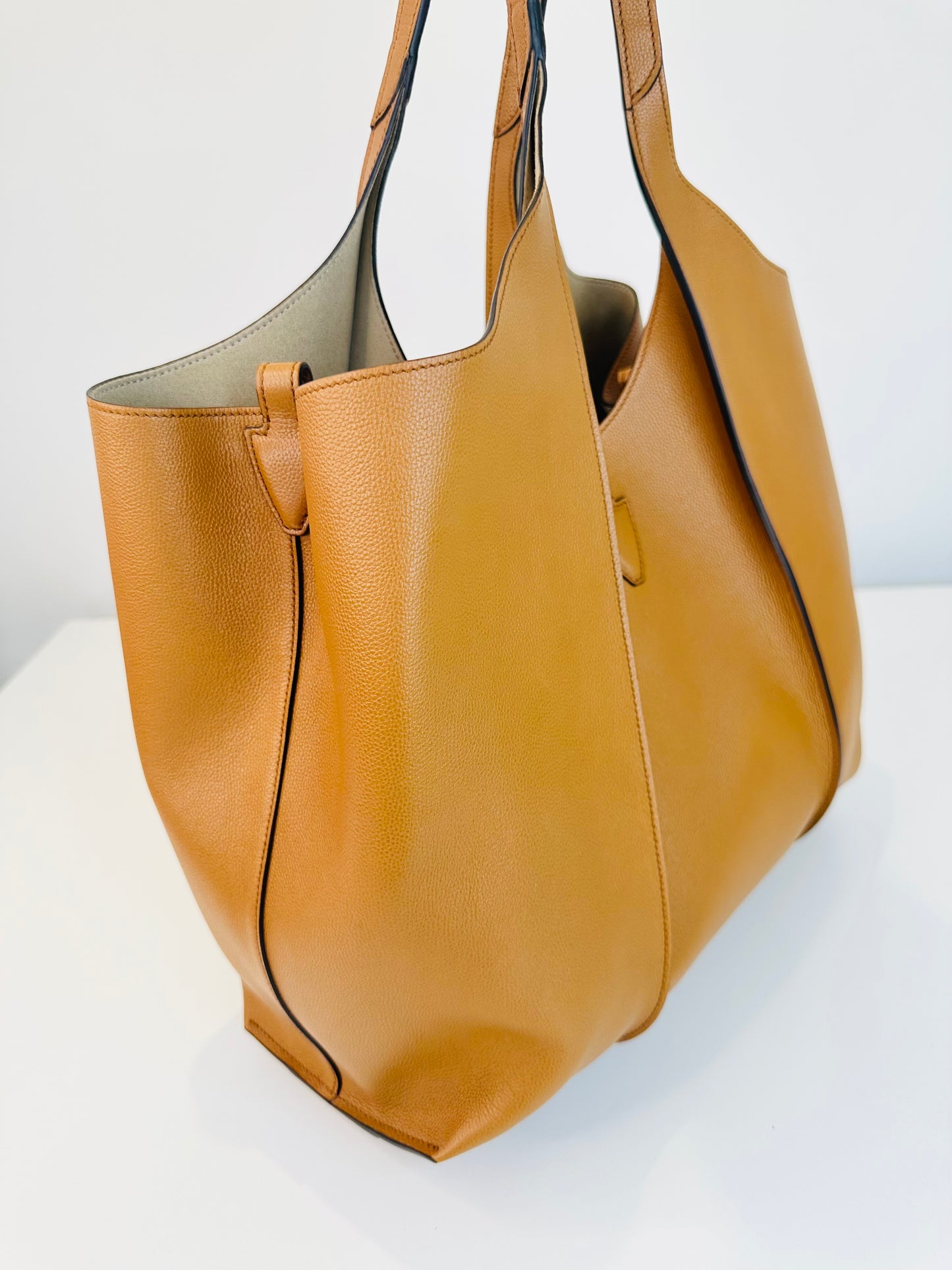 T Timeless Leather Shopping Bag