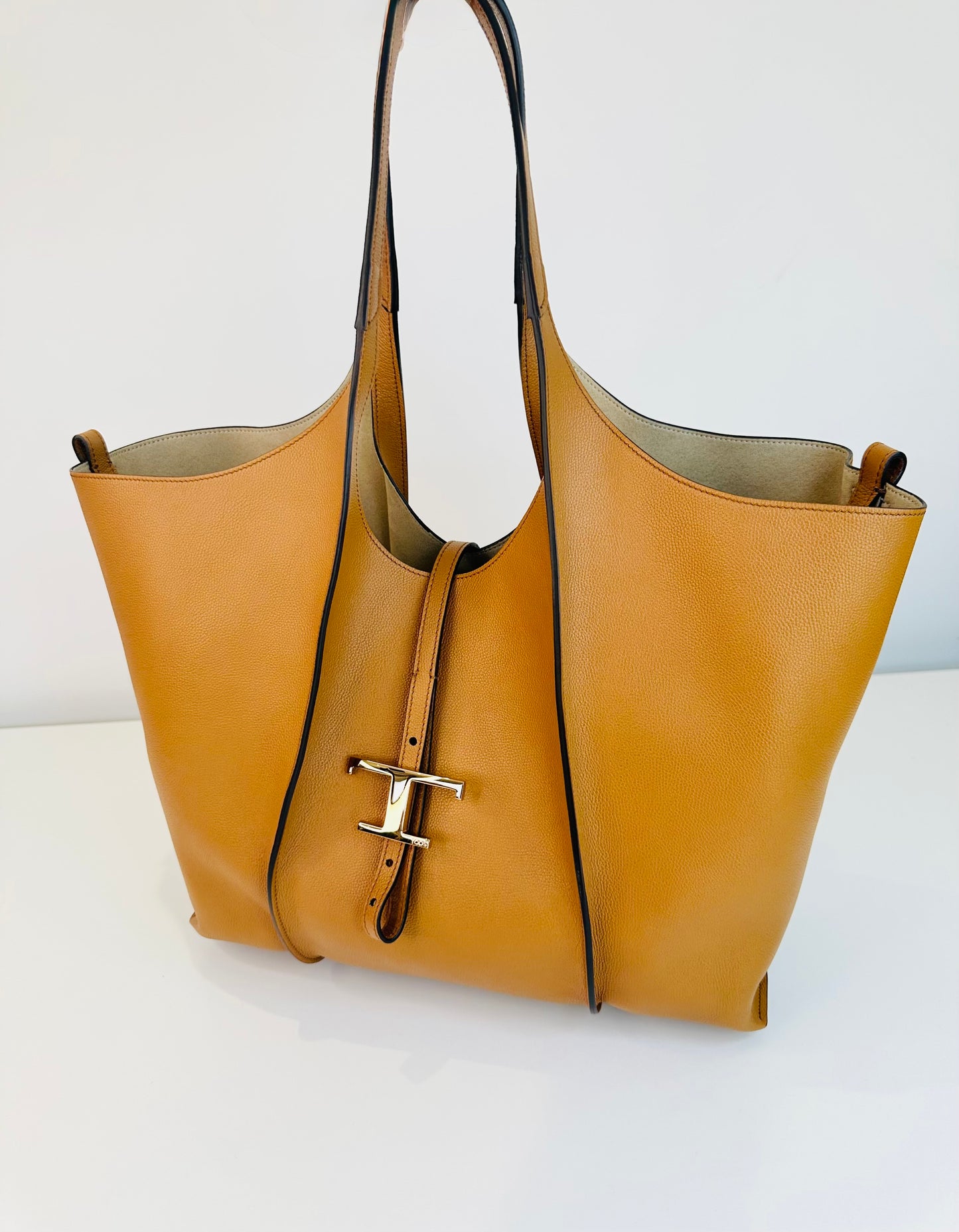 T Timeless Leather Shopping Bag