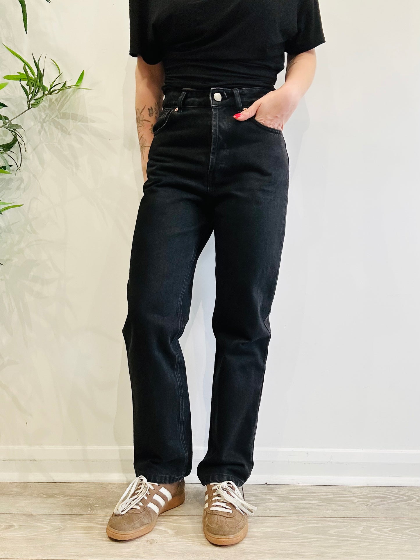 Straight Leg Jeans - Size 28