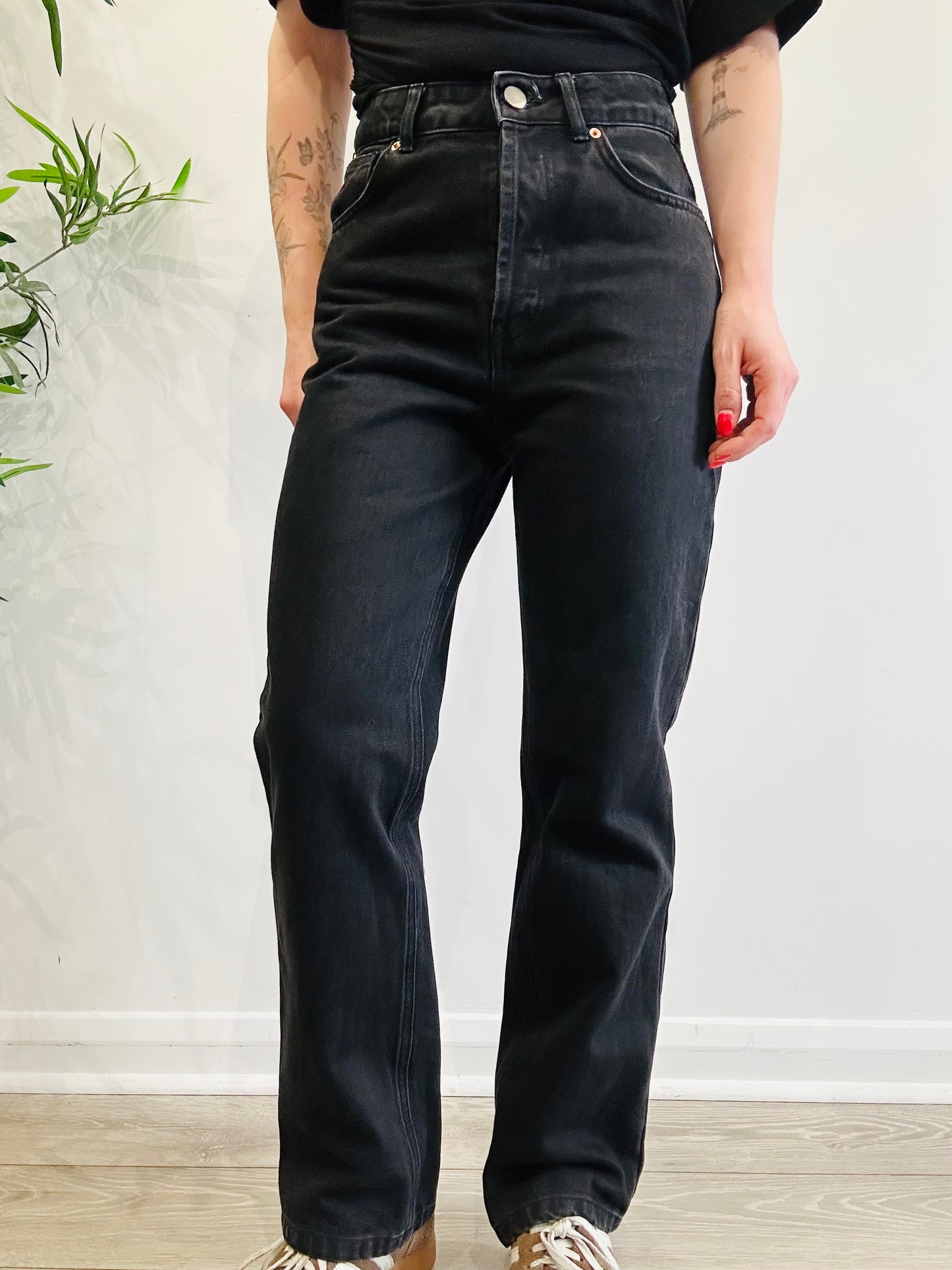 Straight Leg Jeans - Size 28