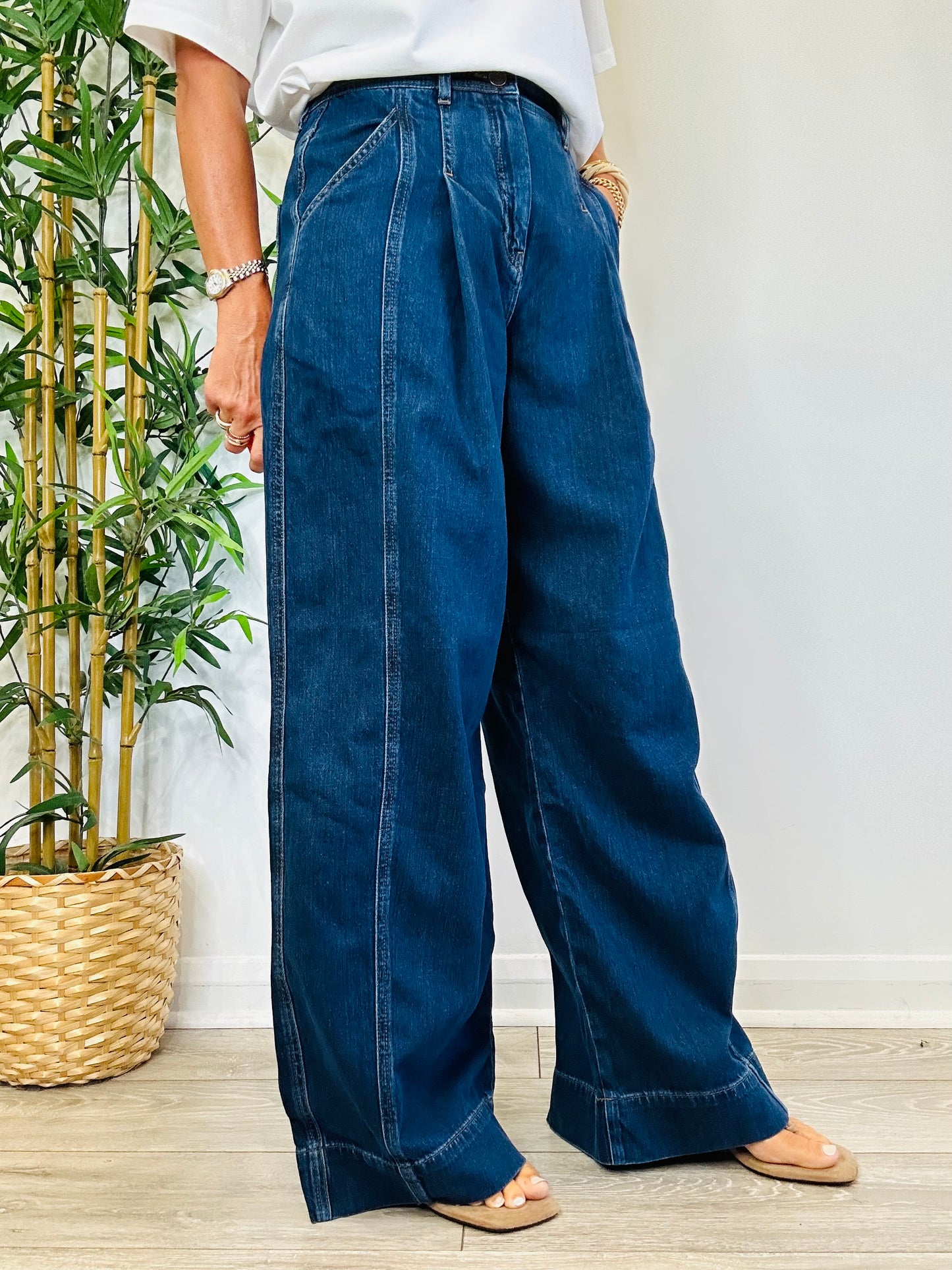 Wide Leg Pleat Jeans - Size 8