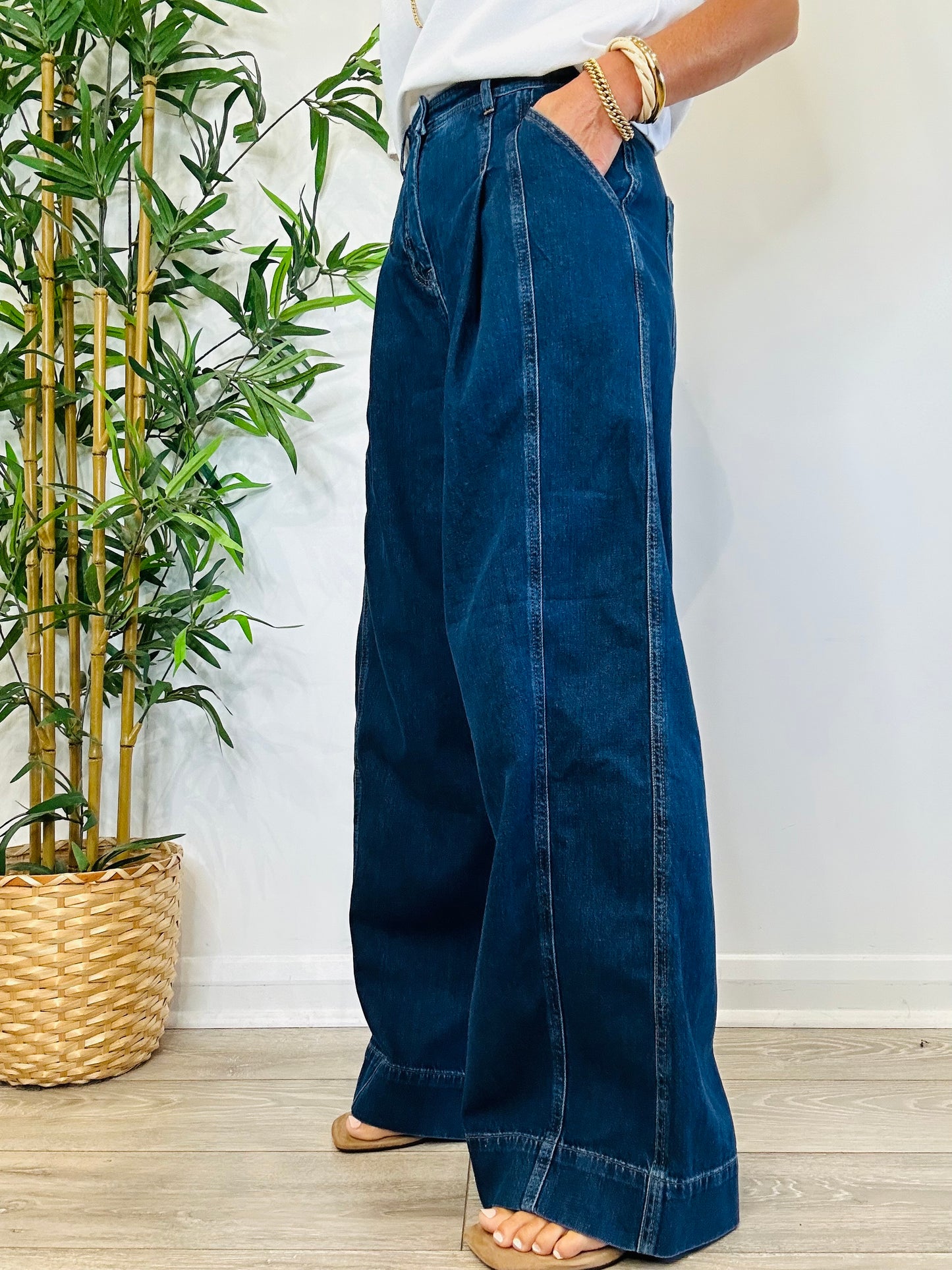 Wide Leg Pleat Jeans - Size 8