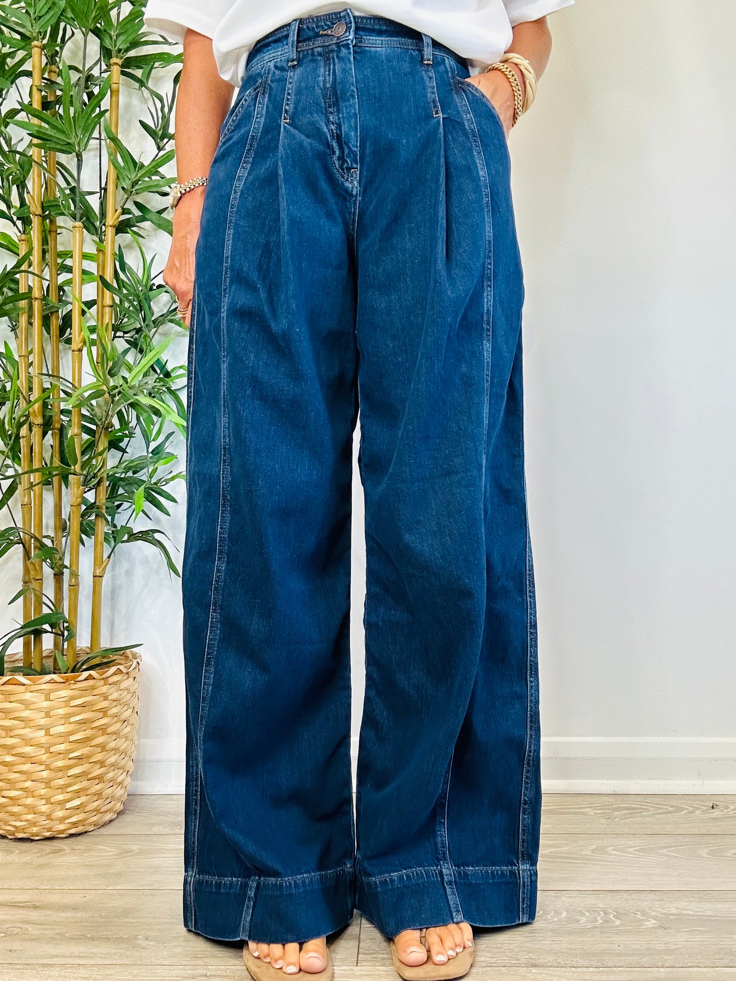 Wide Leg Pleat Jeans - Size 8