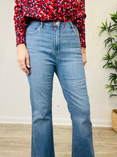 Load image into Gallery viewer, Le Easy Flare Jeans - Size 29
