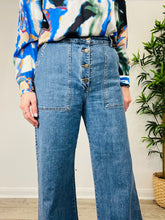 Load image into Gallery viewer, Wide Leg Jeans - Size 12
