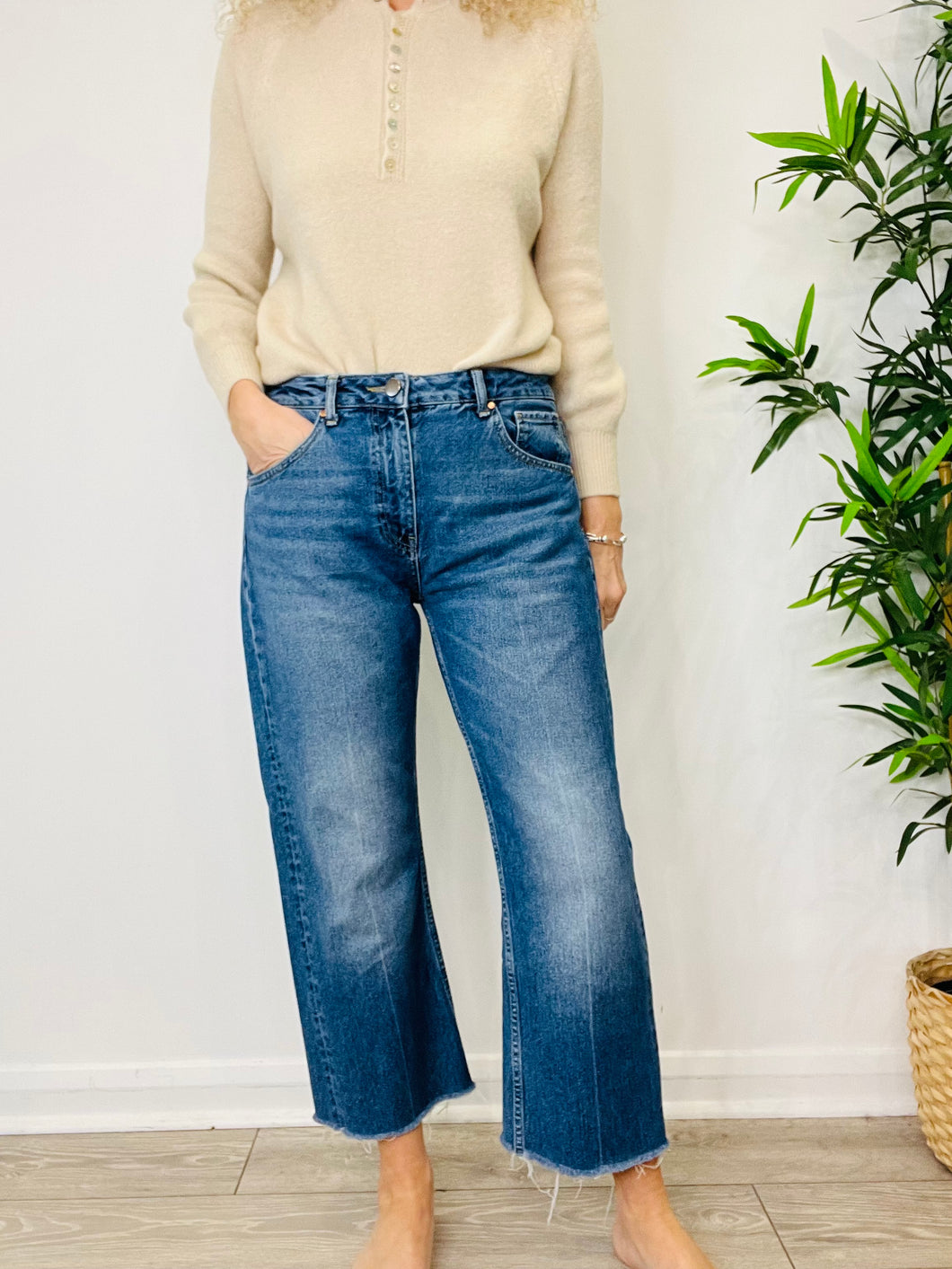 Straight Leg Jeans - Size 28