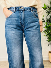 Load image into Gallery viewer, Straight Leg Jeans - Size 28
