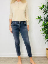 Load image into Gallery viewer, Emerson Jeans - Size 28
