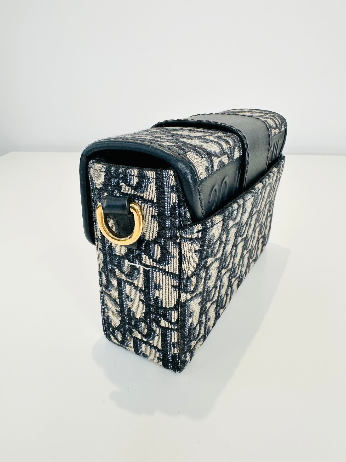 Oblique Canvas 30 Montaigne Box Bag
