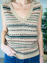 Load image into Gallery viewer, Knitted Vest - Size 10
