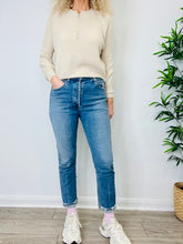 Load image into Gallery viewer, Jolene Slim Jeans - Size 28
