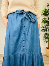 Load image into Gallery viewer, Chambray Denim Skirt - Size 10
