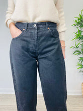 Load image into Gallery viewer, Carrot Jeans - Size 28
