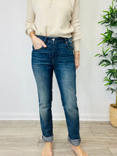 Load image into Gallery viewer, Biliana Slim Leg Jeans - Size 40
