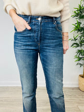 Load image into Gallery viewer, Biliana Slim Leg Jeans - Size 40
