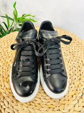 Load image into Gallery viewer, Leather Trainers - Size 39
