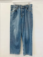 Load image into Gallery viewer, Dad Baggy Jeans - Size 26
