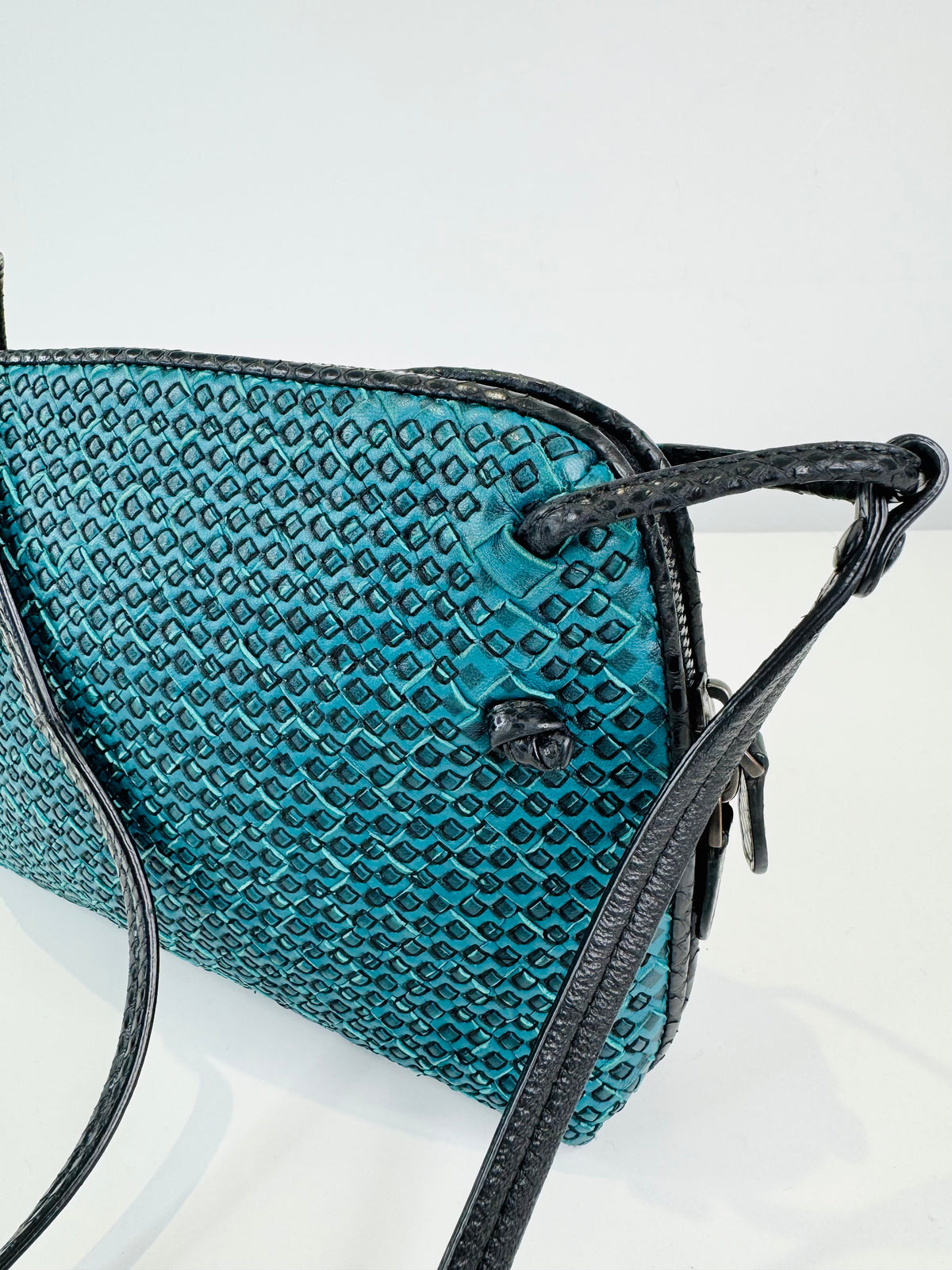 Intrecciato Leather Nodini Crossbody Bag