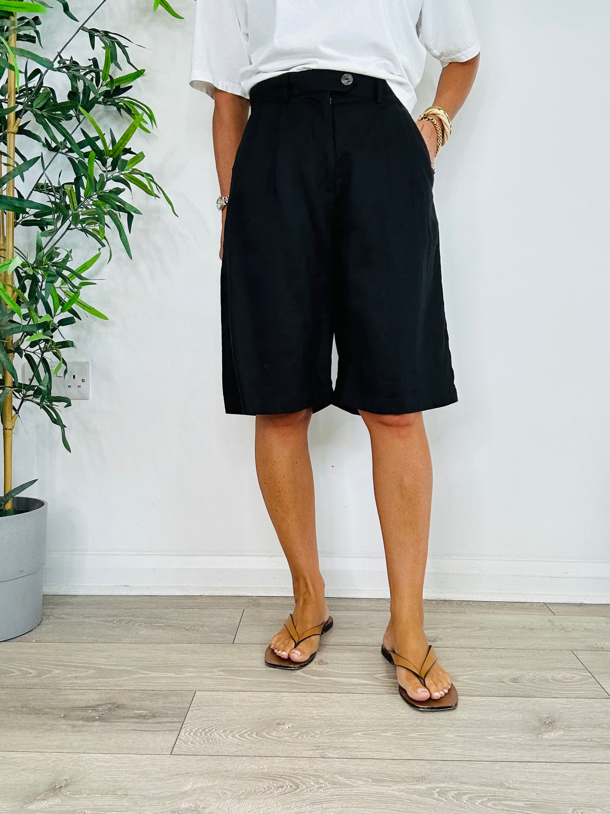 Linen Bermuda Shorts - Size M
