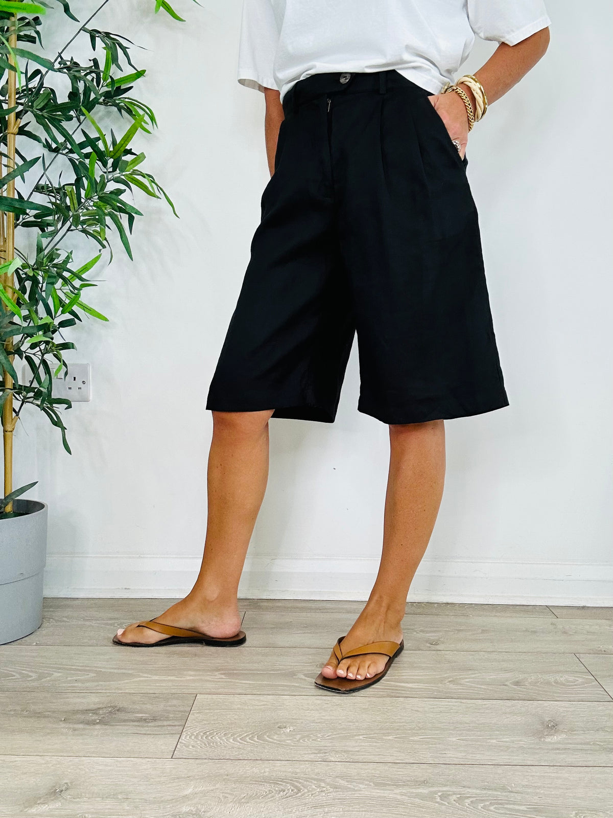 Linen Bermuda Shorts - Size M